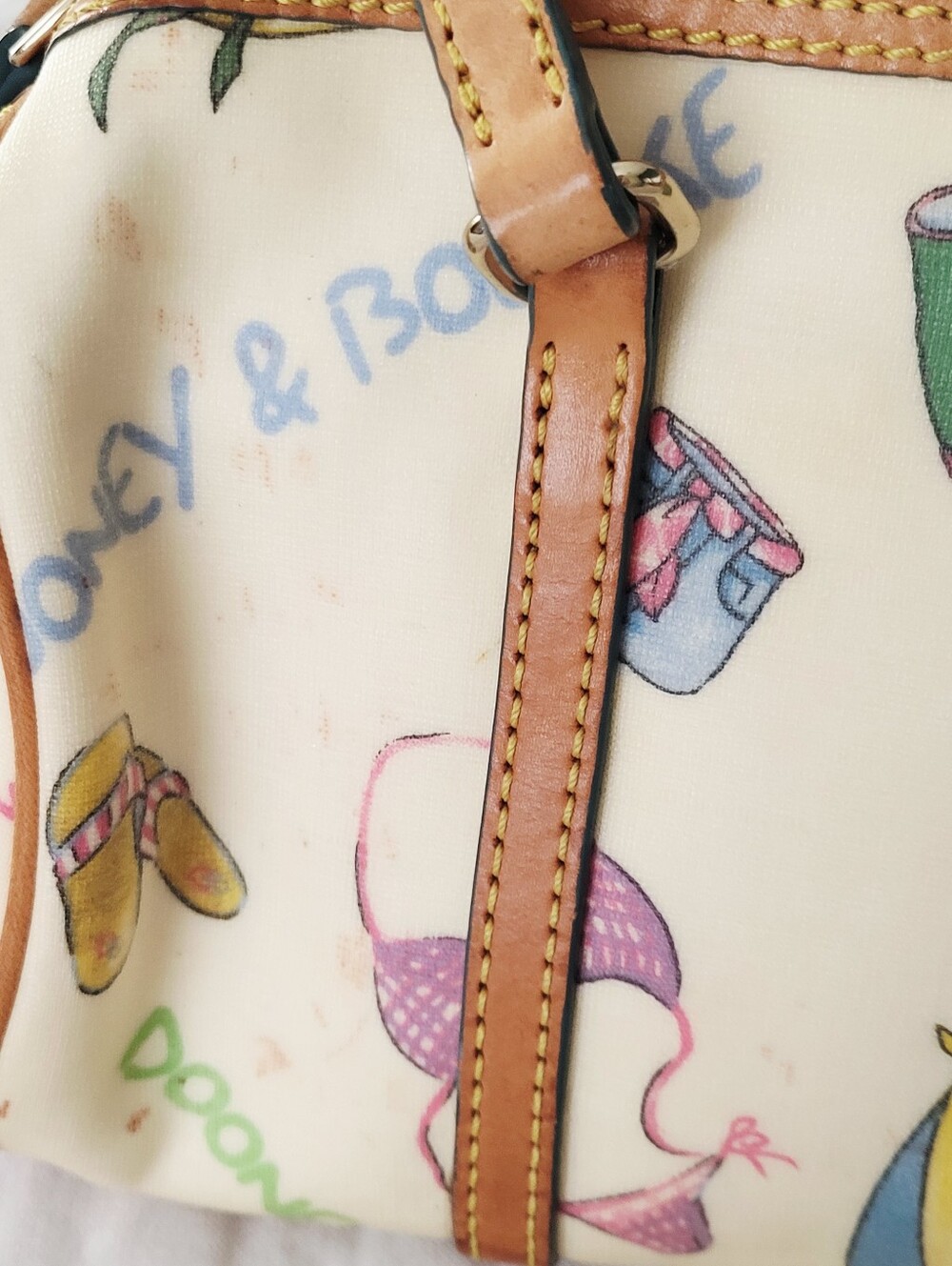 Dooney & Bourke Cream Barrel Crossbody with Multicolor Beach Print Rainbow Zip - Picture 12 of 16